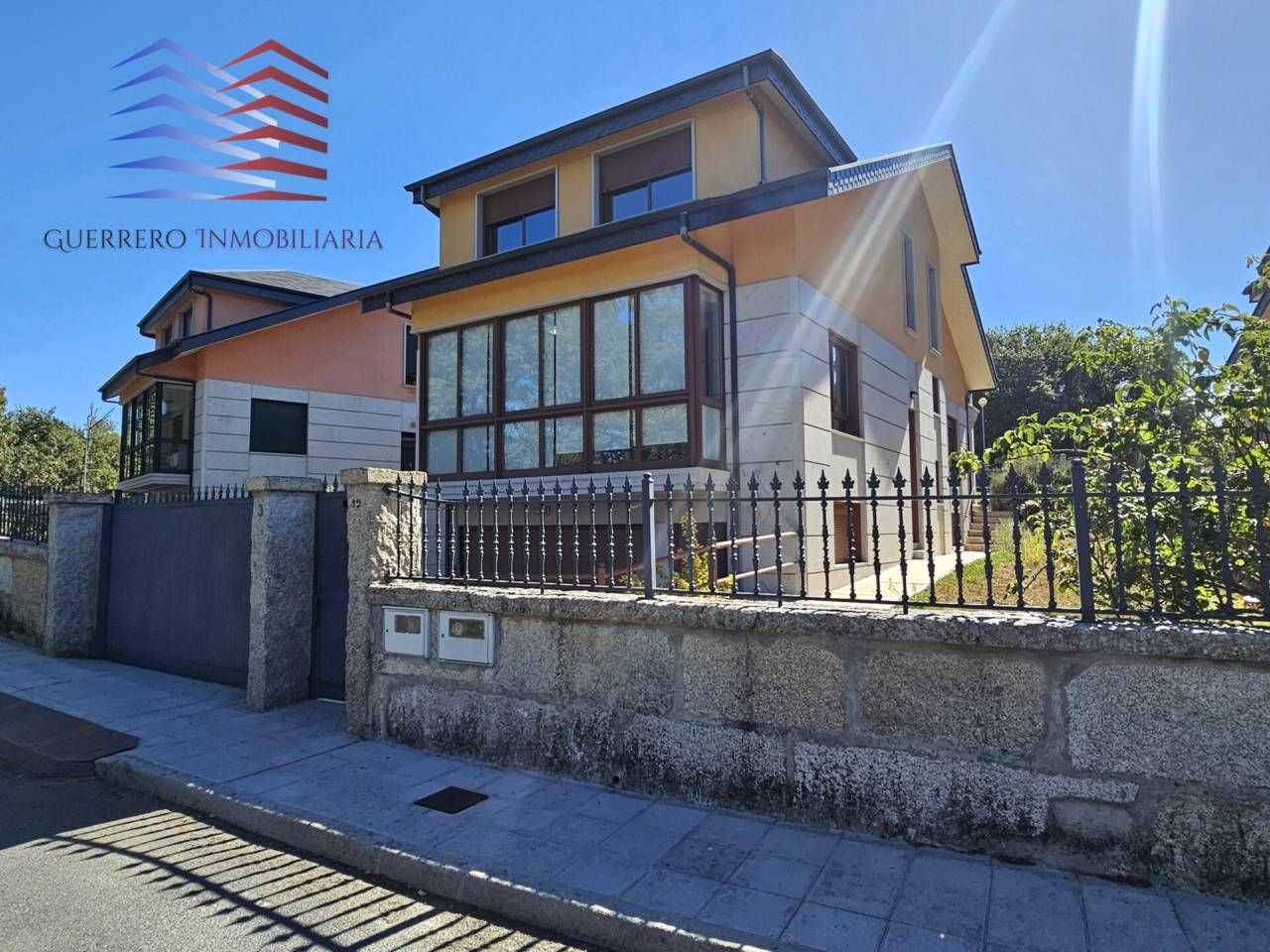 Exterior view of House or chalet to rent in Toén  with Heating, Private garden and Parquet flooring