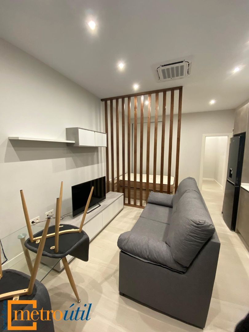 Living room of Study for sale in Salamanca Capital  with Air Conditioner, Heating and Parquet flooring