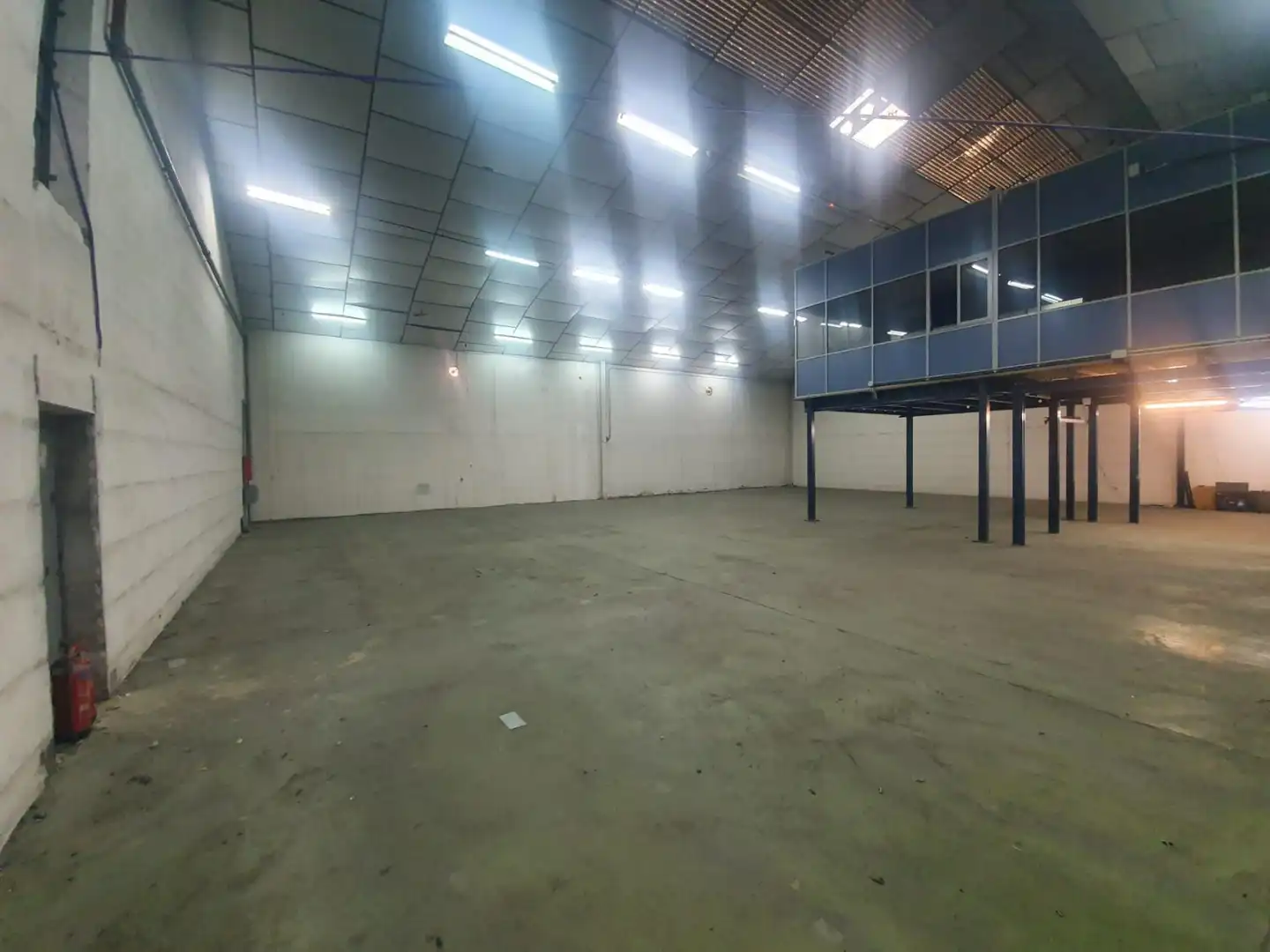 Nave industrial en alquiler en Sur, imagen 2