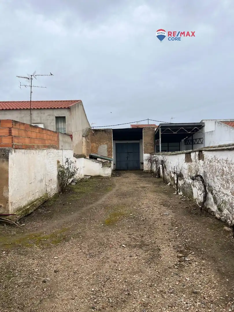 Vista exterior de Casa o chalet en venta en La Albuera con Jardín privado