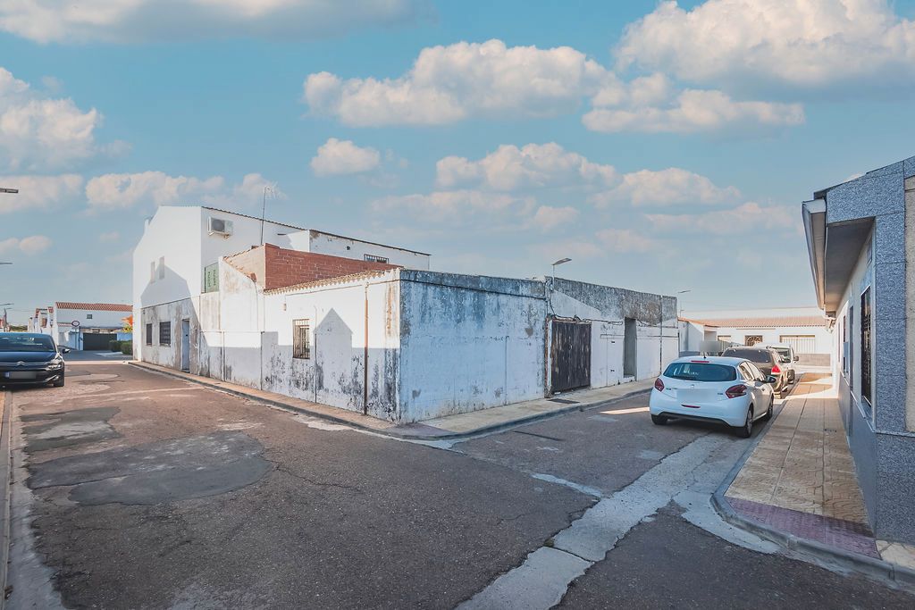 Exterior view of Premises for sale in Guadiana