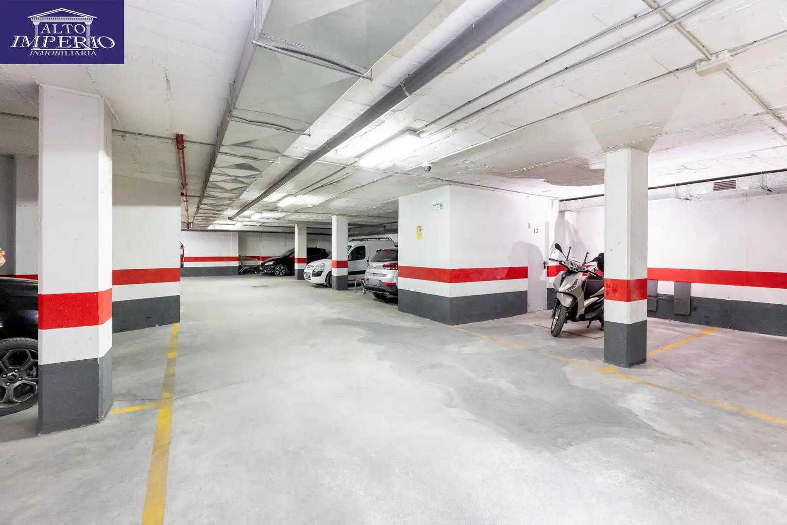 Parking de Piso en venta en Granada con Aire acondicionado, Calefacción y Trastero