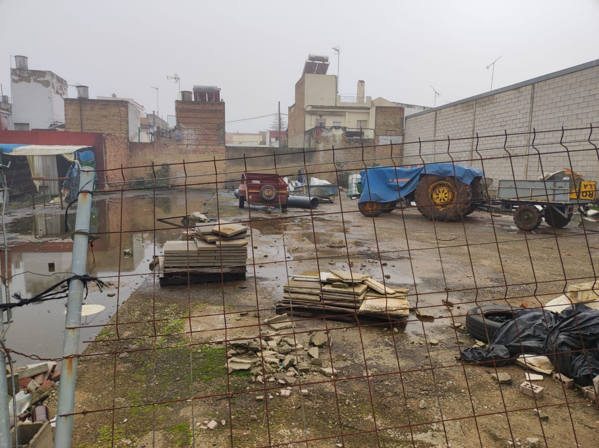 Exterior view of Industrial buildings for sale in Almensilla