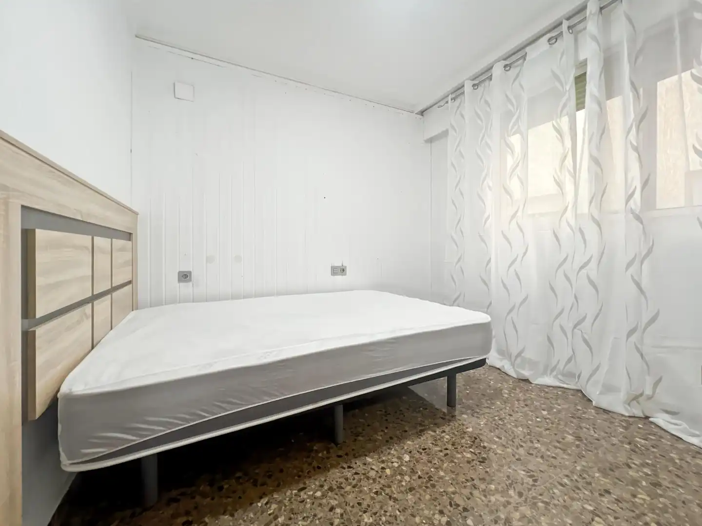 Habitación de Piso de alquiler en Castellón de la Plana / Castelló de la Plana con Aire acondicionado, Amueblado y Balcón