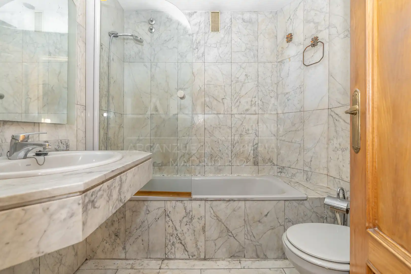Bathroom of Flat for sale in Madrid  with Heating, Terrace and Balcony