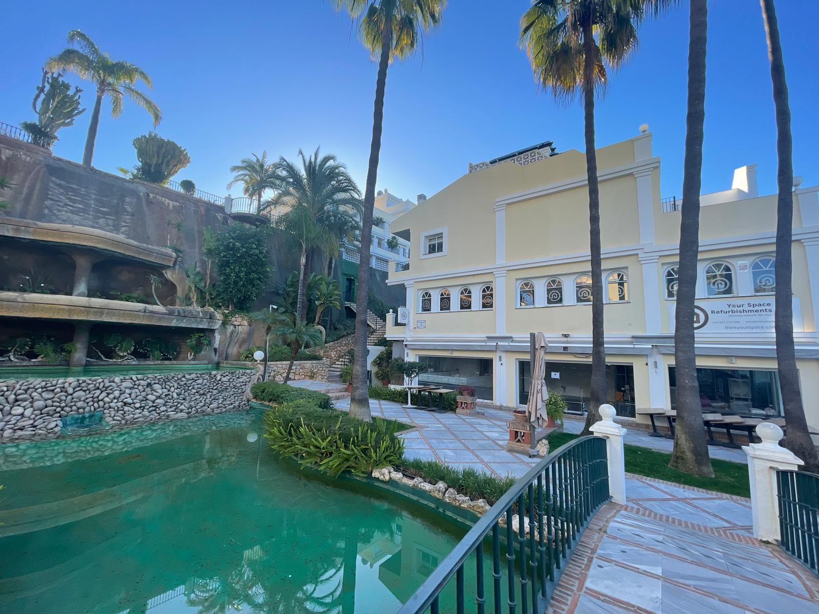 Vista exterior de Oficina de lloguer en Marbella amb Aire condicionat