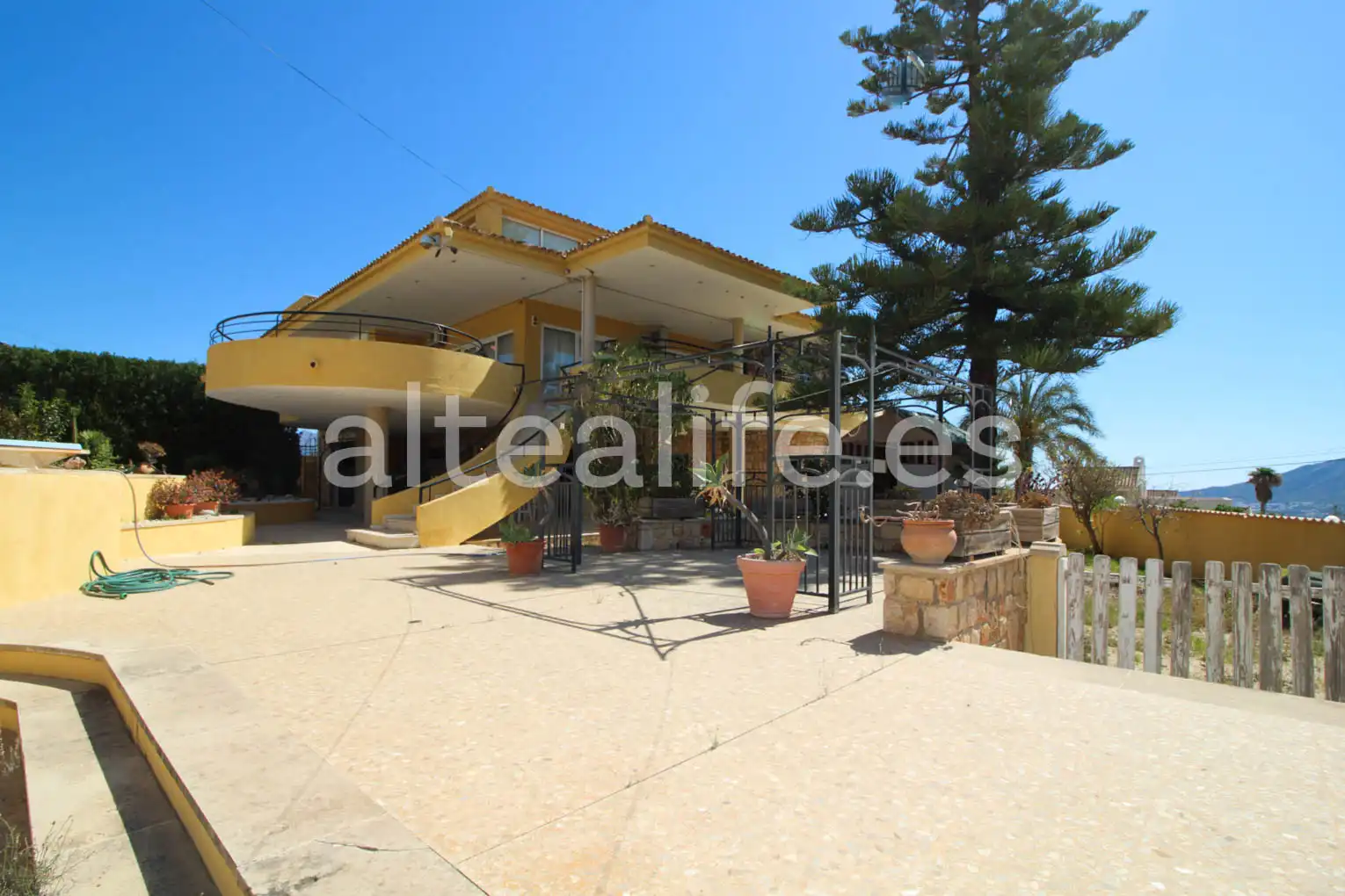 Vista exterior de Casa o chalet en venta en La Nucia con Aire acondicionado, Jardín privado y Terraza