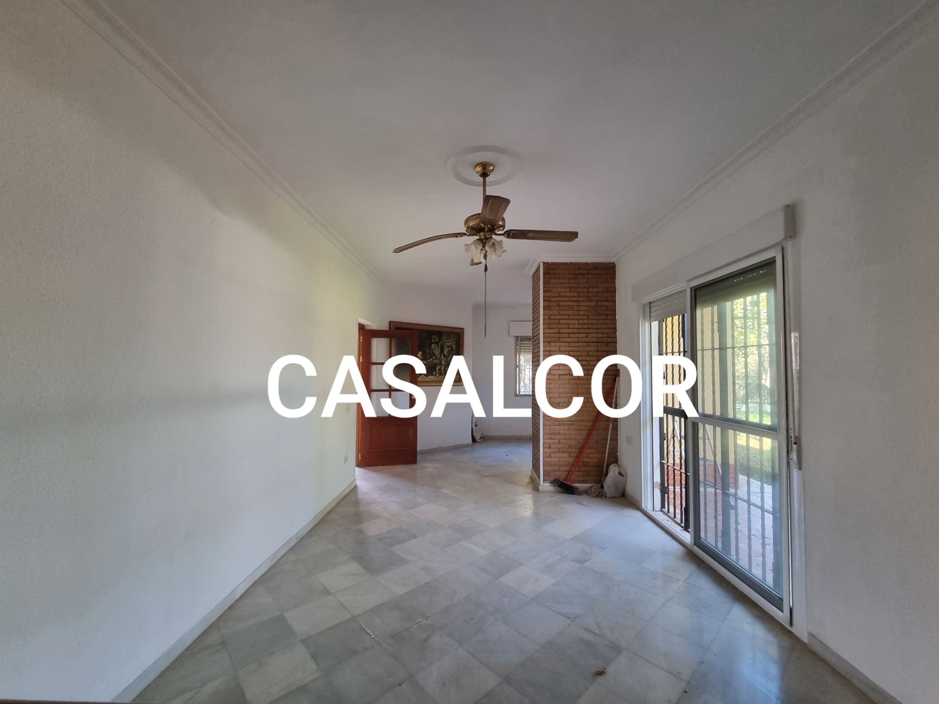 Sala d'estar de Casa o xalet de lloguer en Carmona amb Jardí privat, Es permeten mascotes i Piscina comunitària