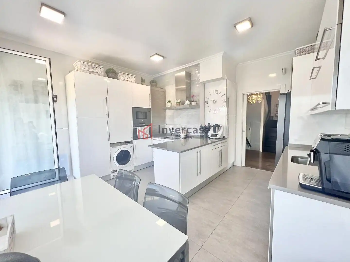 Cocina de Casa adosada en venta en Castro-Urdiales con Jardín privado, Trastero y Piscina comunitaria