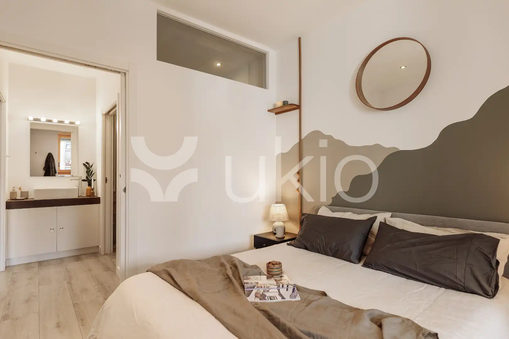 Dormitori de Apartament de lloguer en Barcelona amb Aire condicionat, Calefacció i Moblat