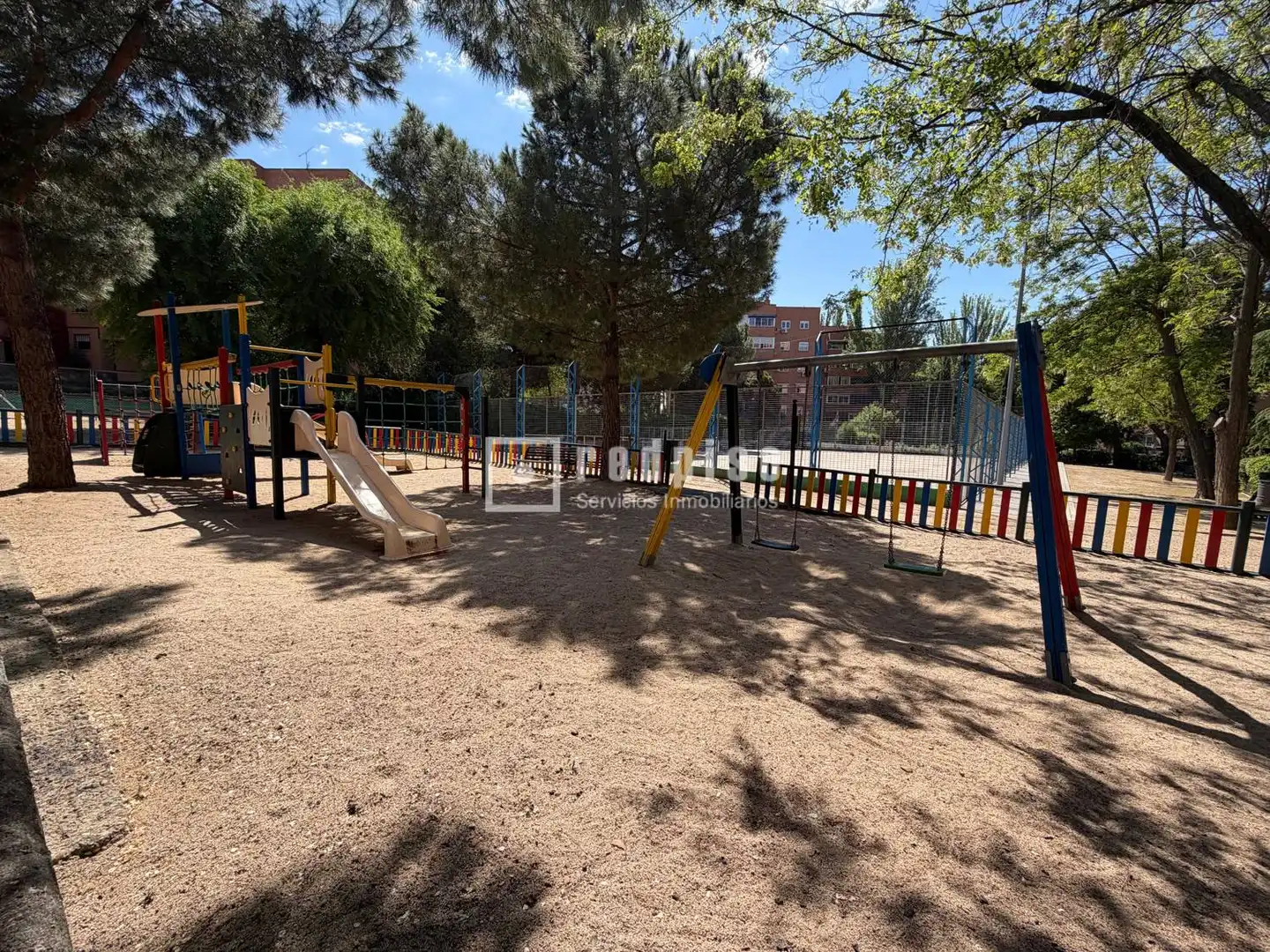 Parking de Piso en venta en Torrejón de Ardoz con Jardín privado, Terraza y Trastero
