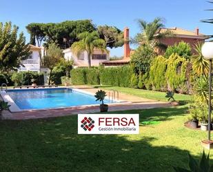 Vista exterior de Casa o xalet de lloguer en El Puerto de Santa María amb Aire condicionat, Calefacció i Jardí privat