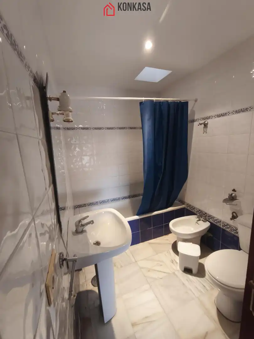 Bany de Pis de lloguer en Arcos de la Frontera amb Aire condicionat, Moblat i Balcó