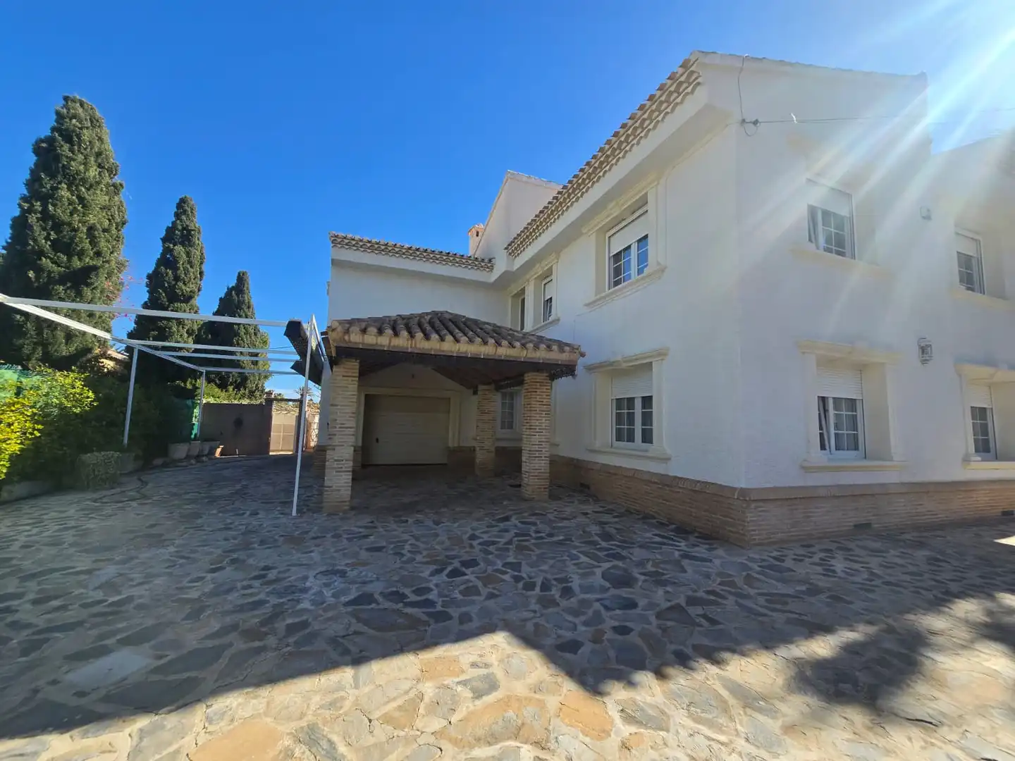 Vista exterior de Casa o xalet en venda en Orihuela amb Aire condicionat, Calefacció i Jardí privat