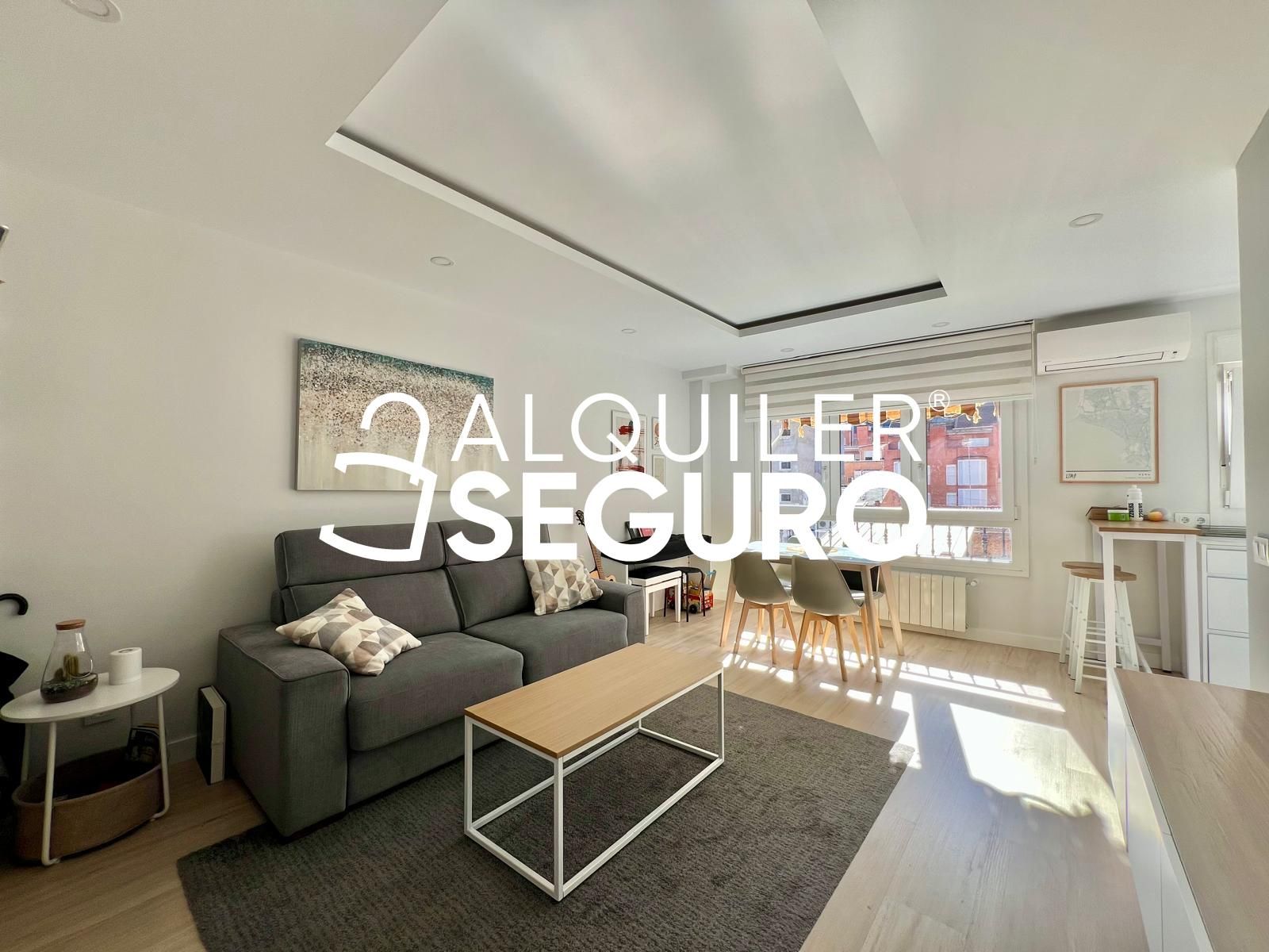 Living room of Flat to rent in  Madrid Capital  with Air Conditioner, Heating and Furnished