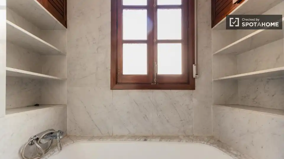 Baño de Piso de alquiler en Valencia con Aire acondicionado, Calefacción y Amueblado
