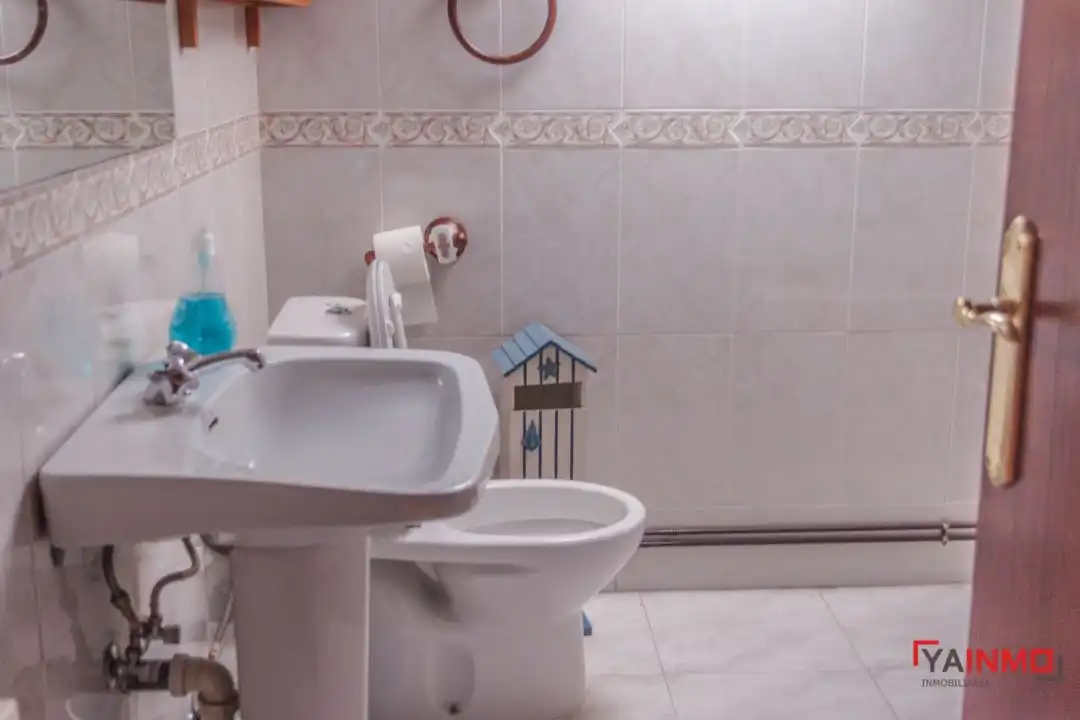 Bany de Casa adosada en venda en Vitoria - Gasteiz amb Calefacció i Jardí privat