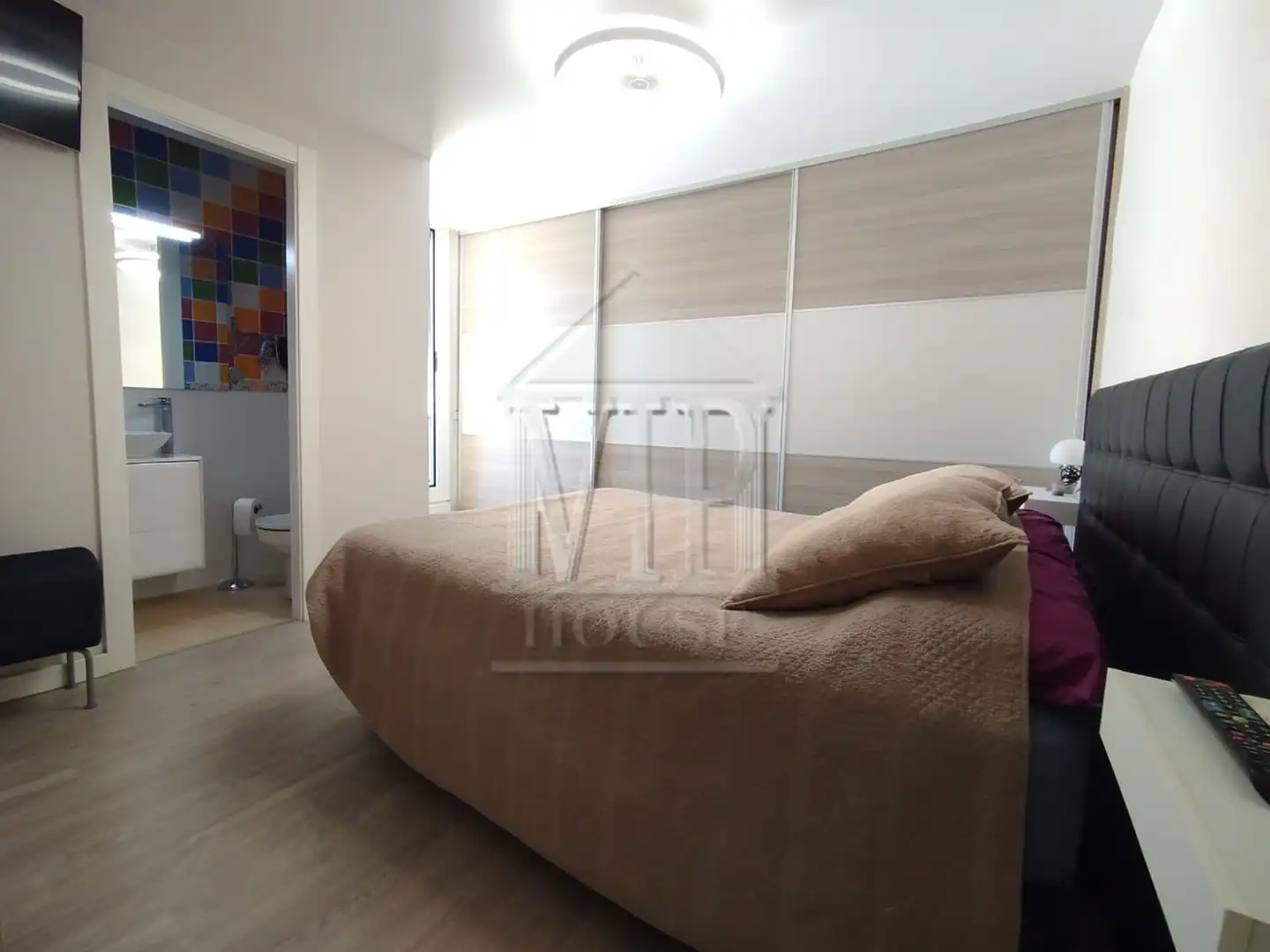 Schlafzimmer von Einfamilien-Reihenhaus zum Verkauf in Badalona mit Klimaanlage, Heizung und Parkett