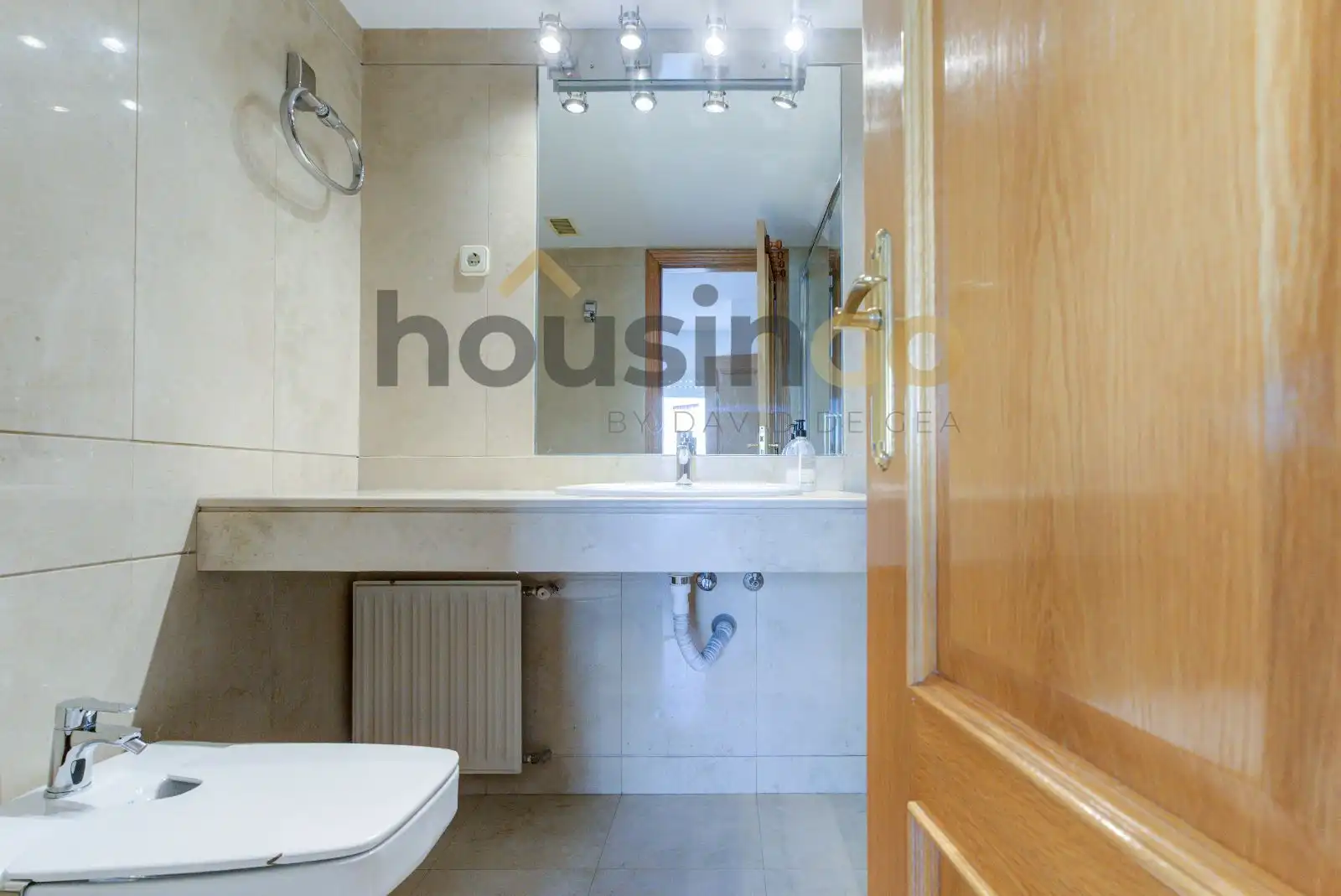 Badezimmer von Dachboden zur Miete in Madrid mit Klimaanlage und Terrasse