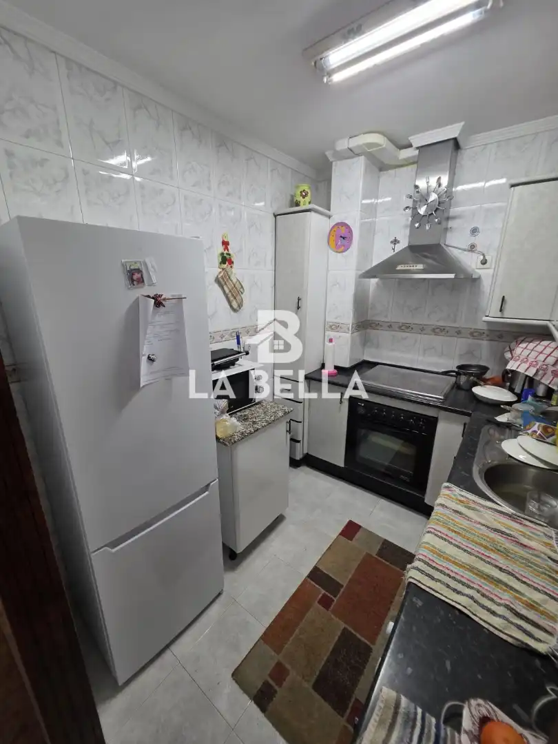 Cuina de Pis en venda en Sevilla amb Aire condicionat i Moblat