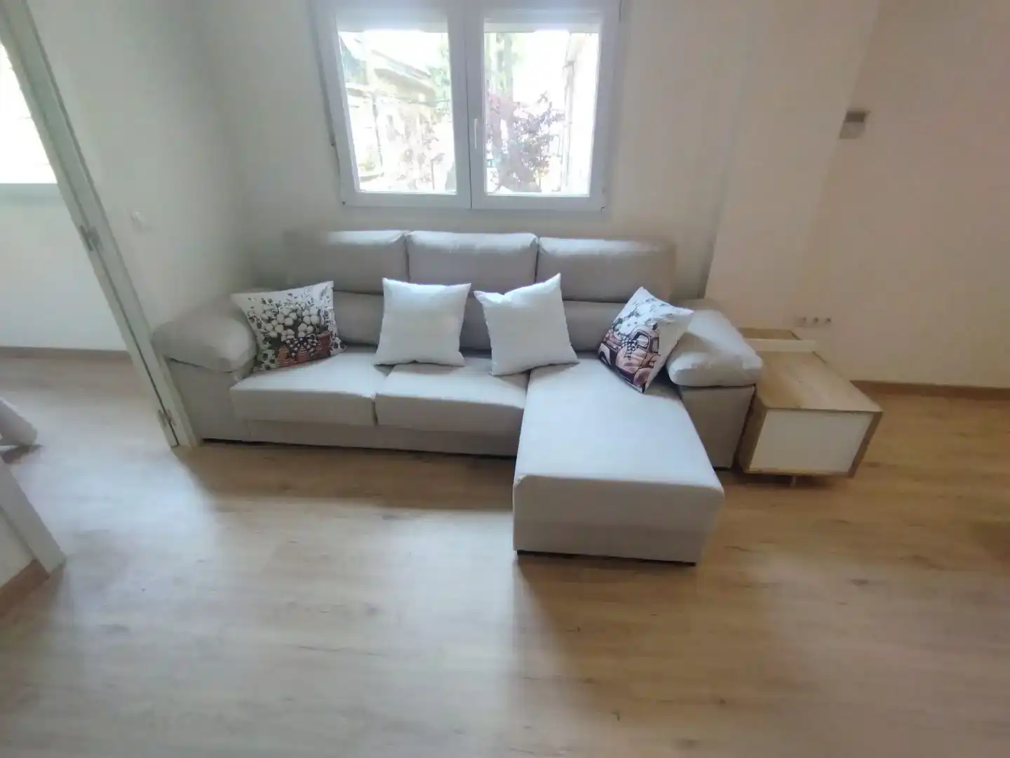 Sala d'estar de Pis en venda en Zaragoza amb Aire condicionat, Jardí privat i Parquet