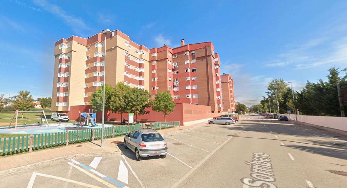 Vista exterior de Pis en venda en Reinosa amb Calefacció, Traster i Moblat