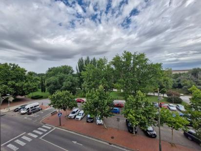 Vista exterior de Dúplex en venda en  Logroño