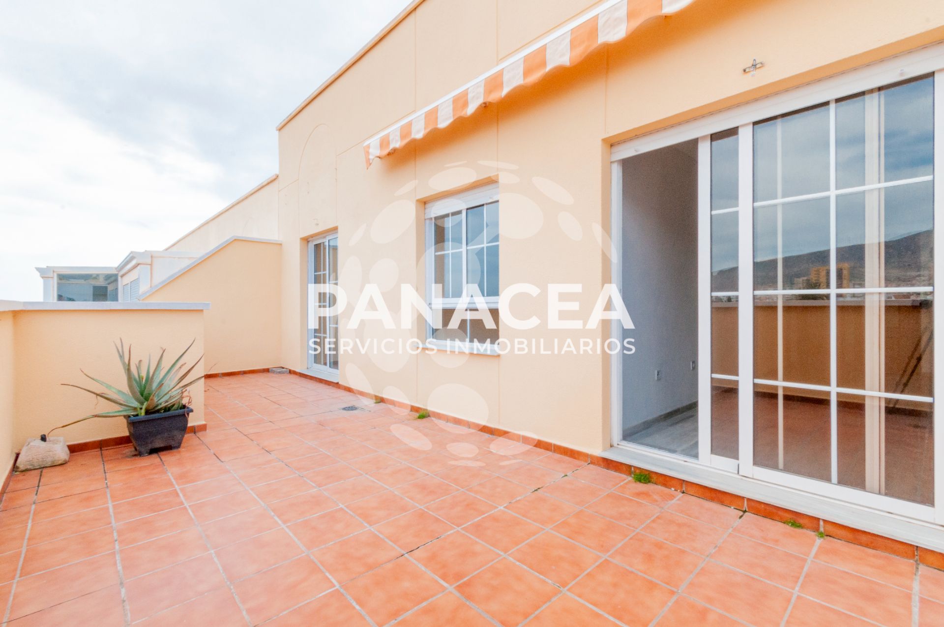 Terrassa de Pis en venda en Roquetas de Mar amb Balcó i Piscina comunitària