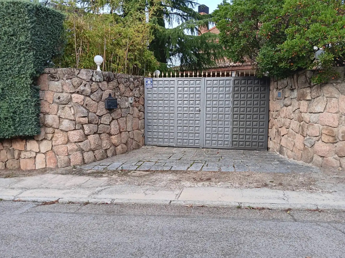 Vista exterior de Casa o chalet en venta en Torrelodones con Aire acondicionado, Calefacción y Jardín privado