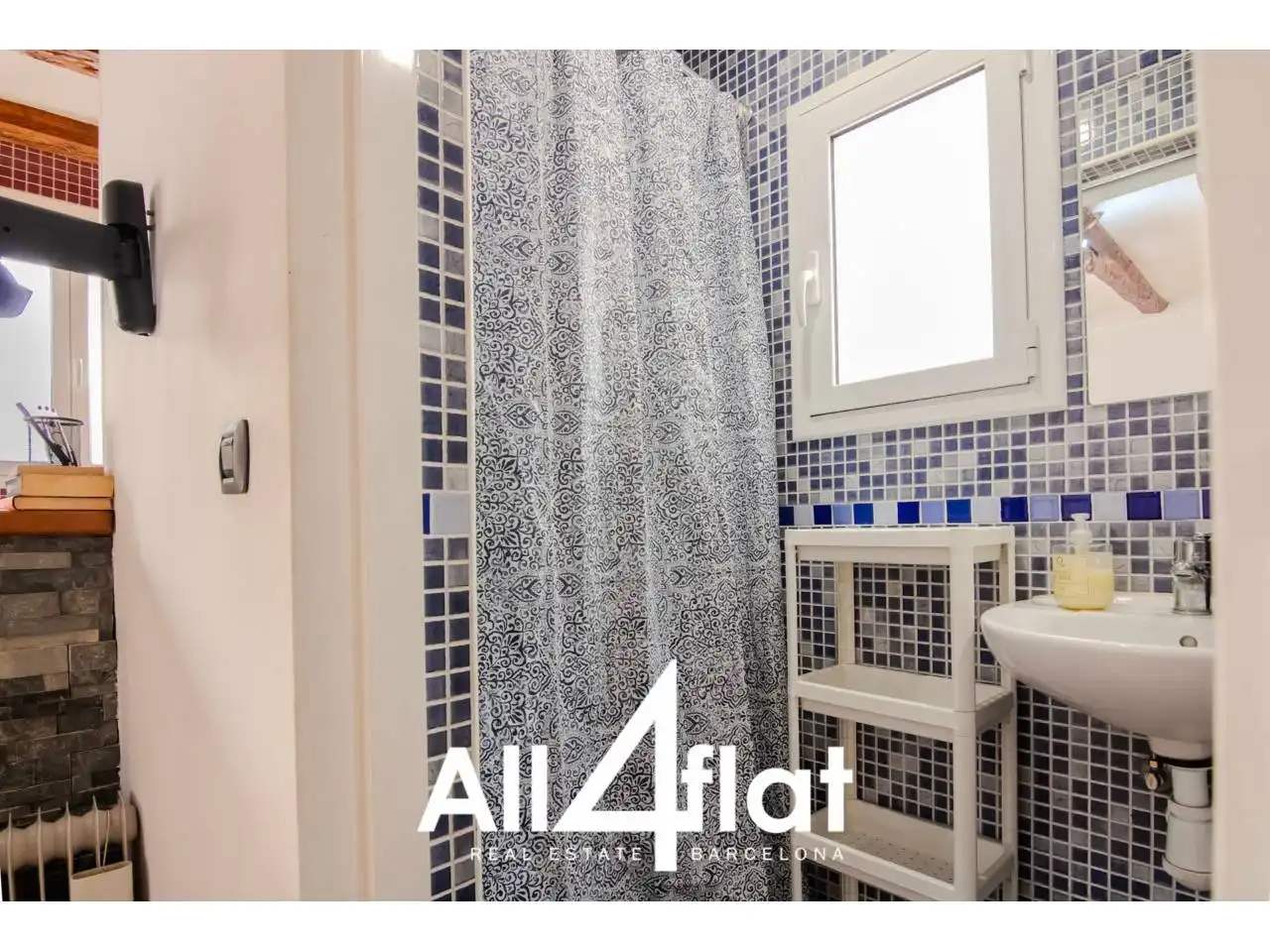 Bathroom of Flat for rent in Barcelona  with Heating, Parquet flooring and Furnished