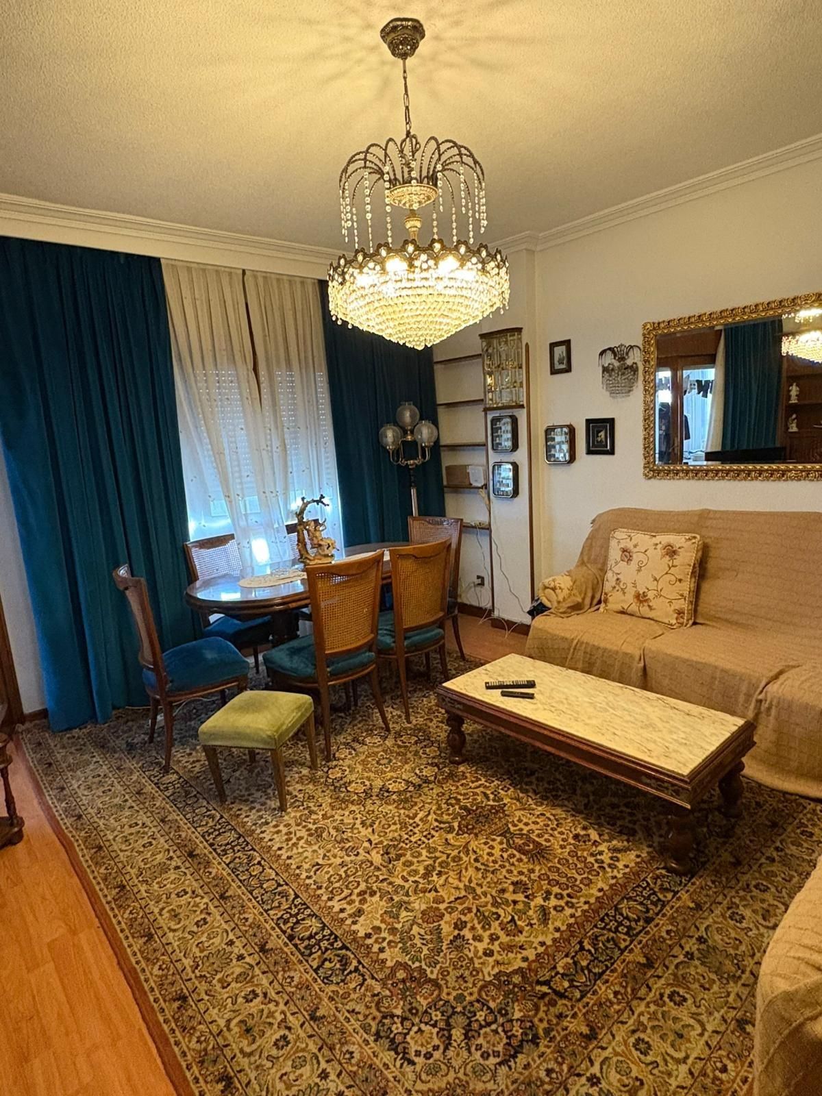 Living room of Flat for sale in  Madrid Capital  with Heating, Parquet flooring and Terrace