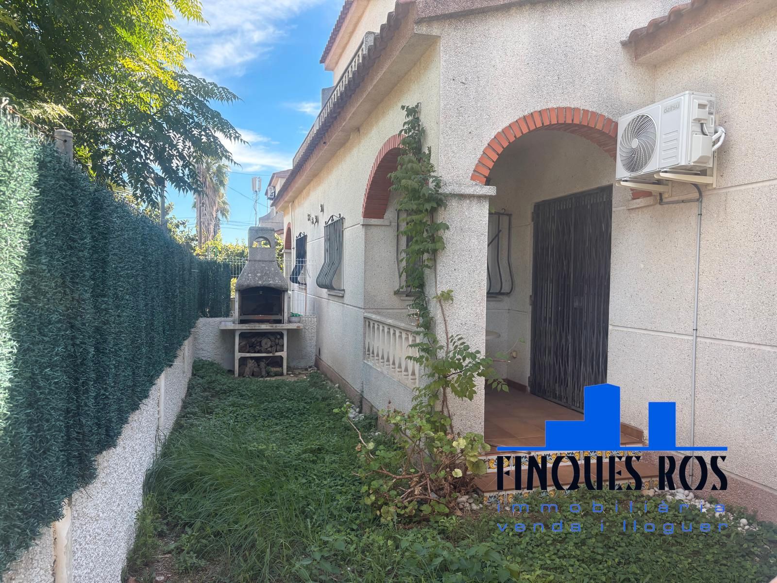 Vista exterior de Casa adosada en venta en Vinaròs con Aire acondicionado, Jardín privado y Terraza