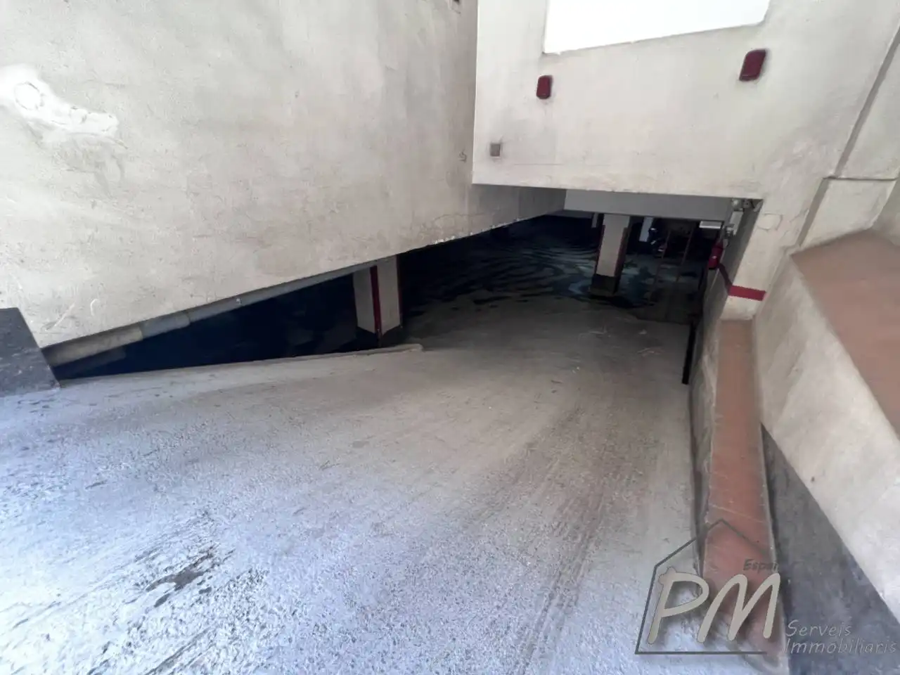 Parkplatz von Garage zur Miete in Girona