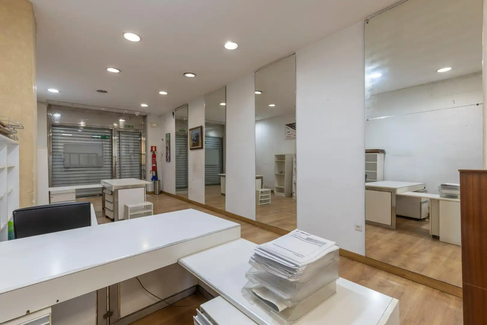 Gewerbefläche zum Verkauf in Calle Ángel Ganivet 15, imagen 2