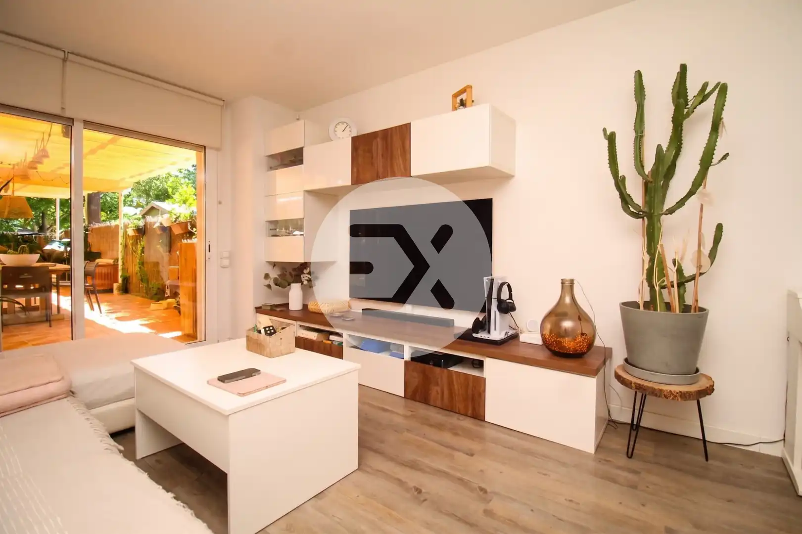 Sala d'estar de Planta baixa en venda en Castelldefels amb Jardí privat i Parquet