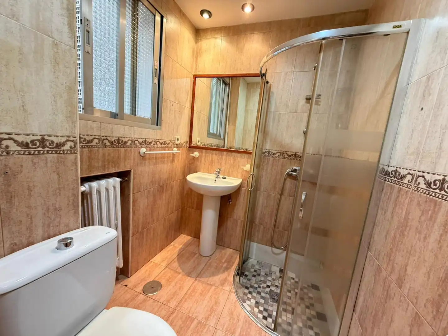 Baño de Piso en venta en Madrid con Calefacción, Jardín privado y Parquet
