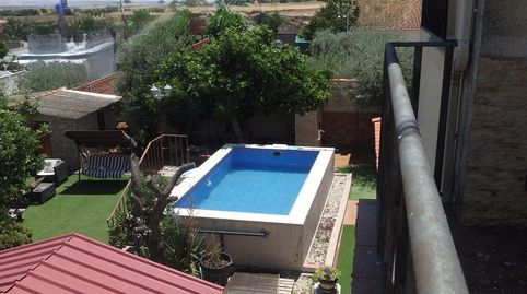 CHALET INDEPENDIENTE CON PISCINA, 5 DORMITORIOS, VESTIDOR Y PLACAS SOLARES ESPACIO Y CALIDAD DE VIDA EN CEDILLO DEL CONDADO