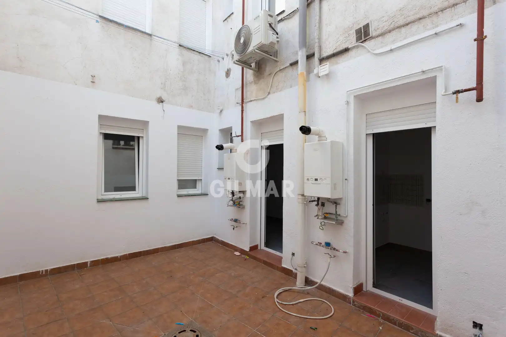 Exterior view of Ground floor for sale in Madrid  with Heating and Balcony