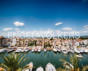Vista exterior de Estudi en venda en Empuriabrava amb Aire condicionat