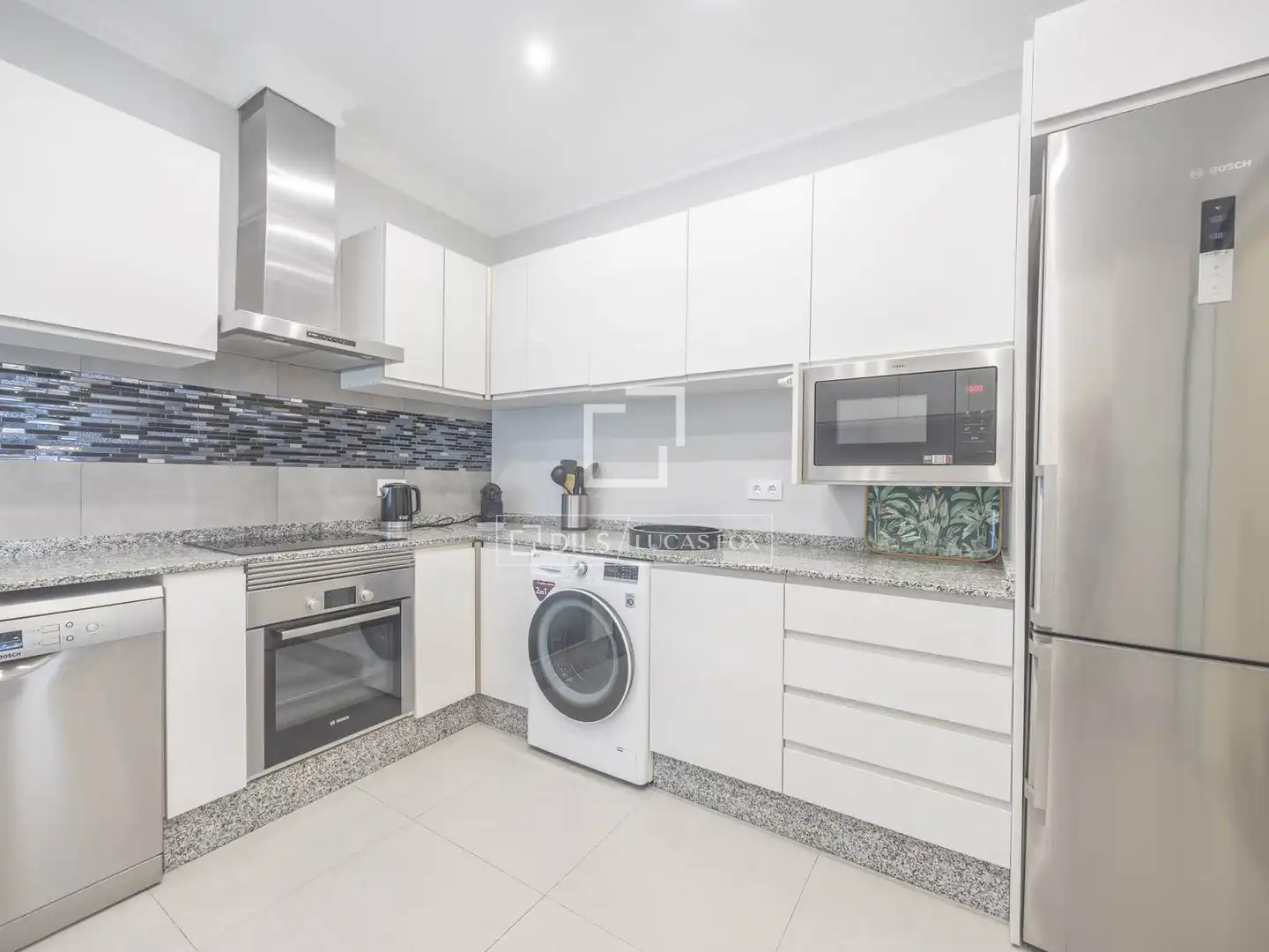 Kitchen of Flat for rent in Valencia  with Air Conditioner, Parquet flooring and Furnished