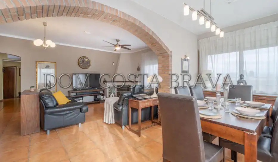 Sala d'estar de Casa o xalet en venda en Viladamat amb Aire condicionat, Calefacció i Moblat