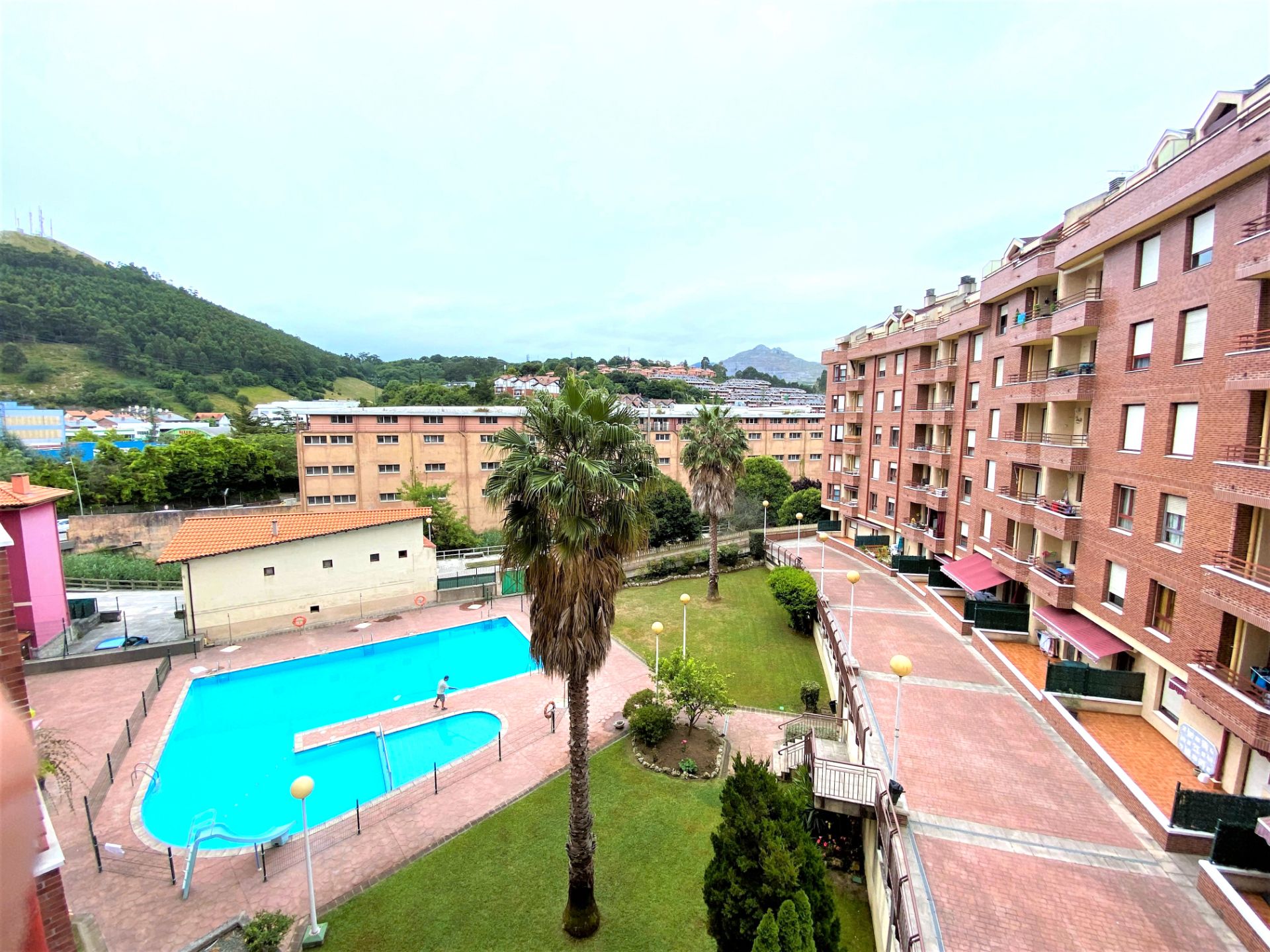 Piscina de Àtic en venda en Castro-Urdiales amb Calefacció, Parquet i Terrassa