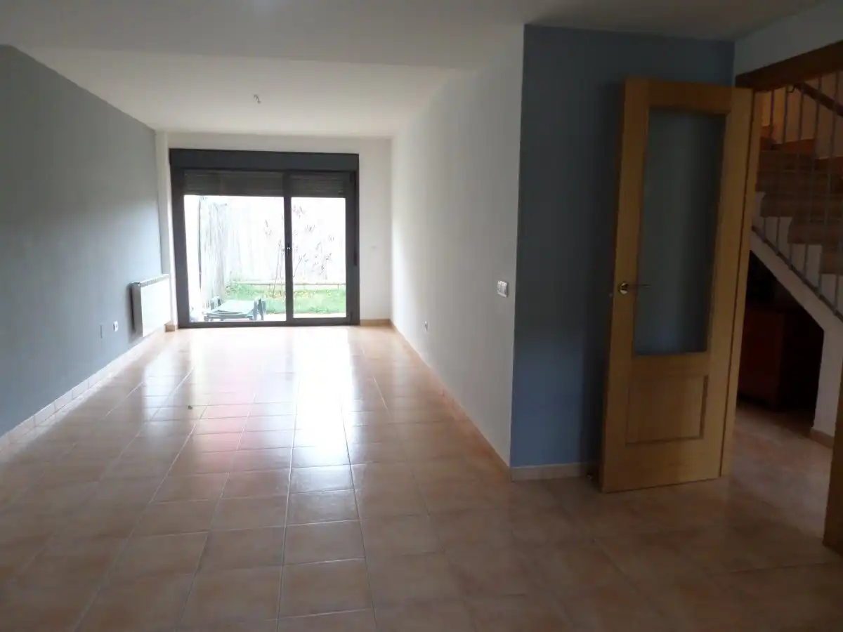 Casa adosada en venta en Tudela de Duero con Calefacción y Jardín privado