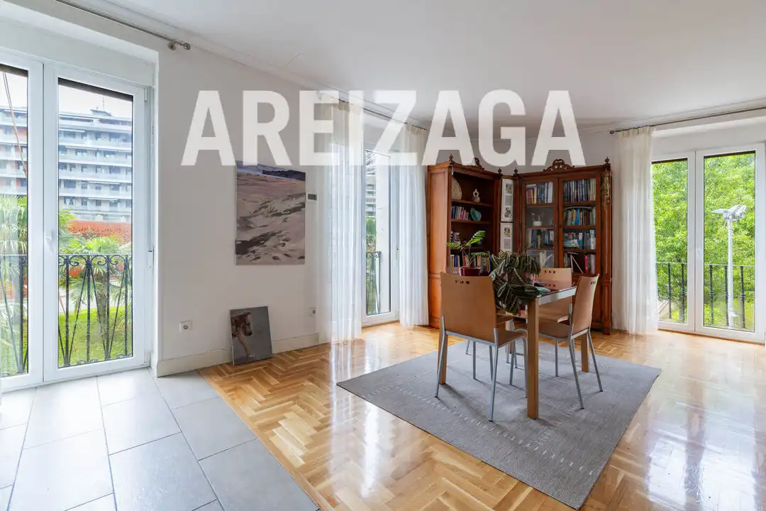 Vista exterior de Piso en venta en Donostia - San Sebastián  con Calefacción y Balcón