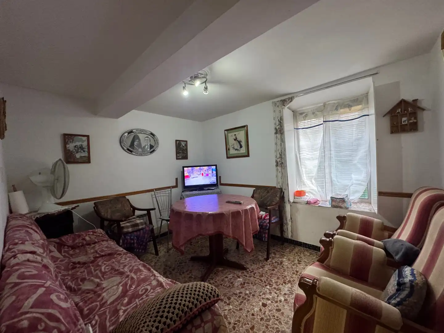 Sala d'estar de Finca rústica en venda en Amusquillo amb Calefacció, Terrassa i Traster