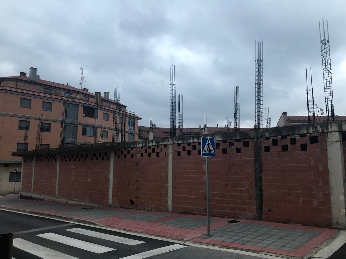 Vista exterior de Edifici en venda en Villamediana de Iregua