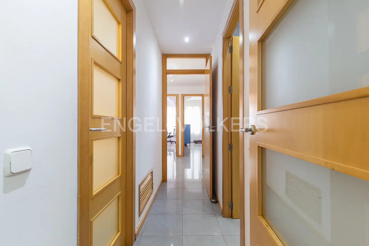 Flat for sale in Valencia  with Air Conditioner, Heating and Furnished