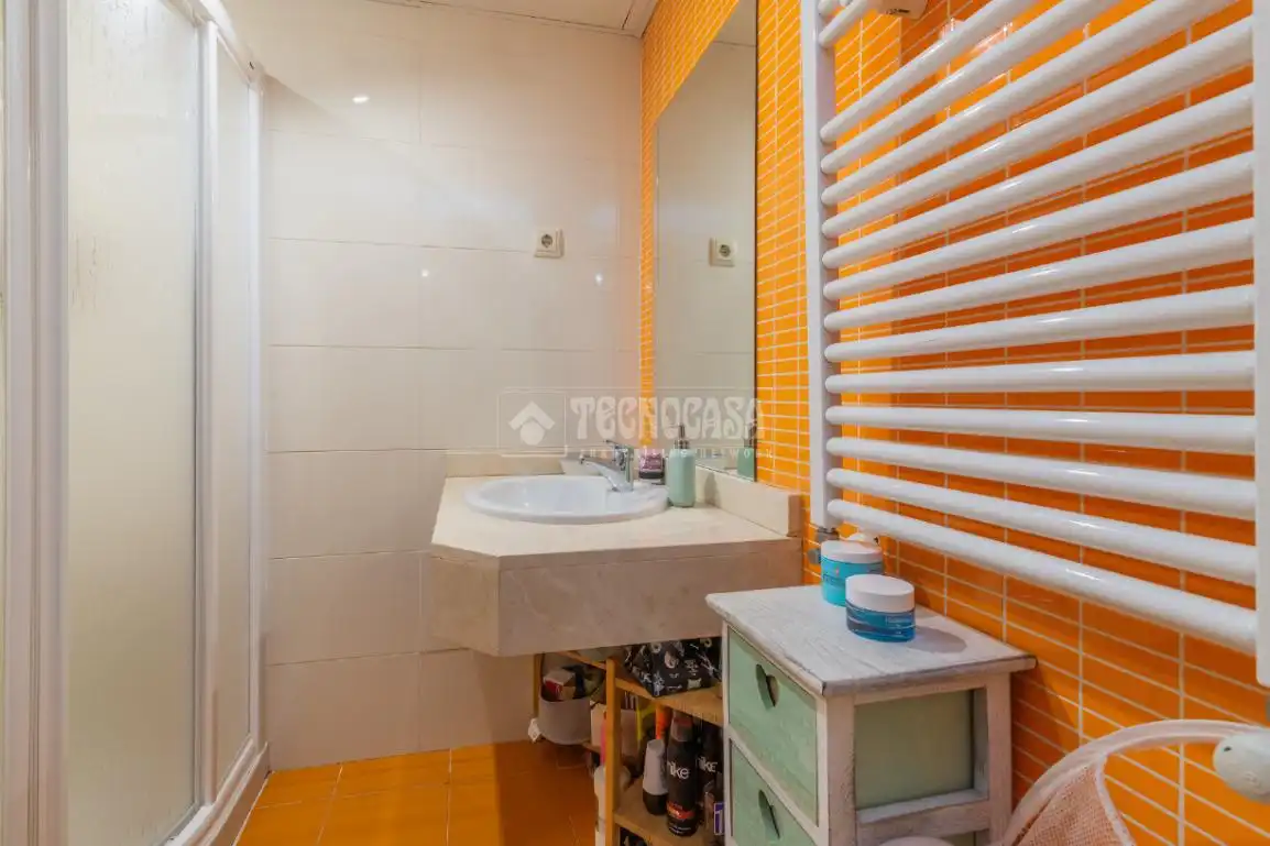 Badezimmer von Wohnung zum Verkauf in Arroyomolinos (Madrid) mit Klimaanlage, Heizung und Terrasse