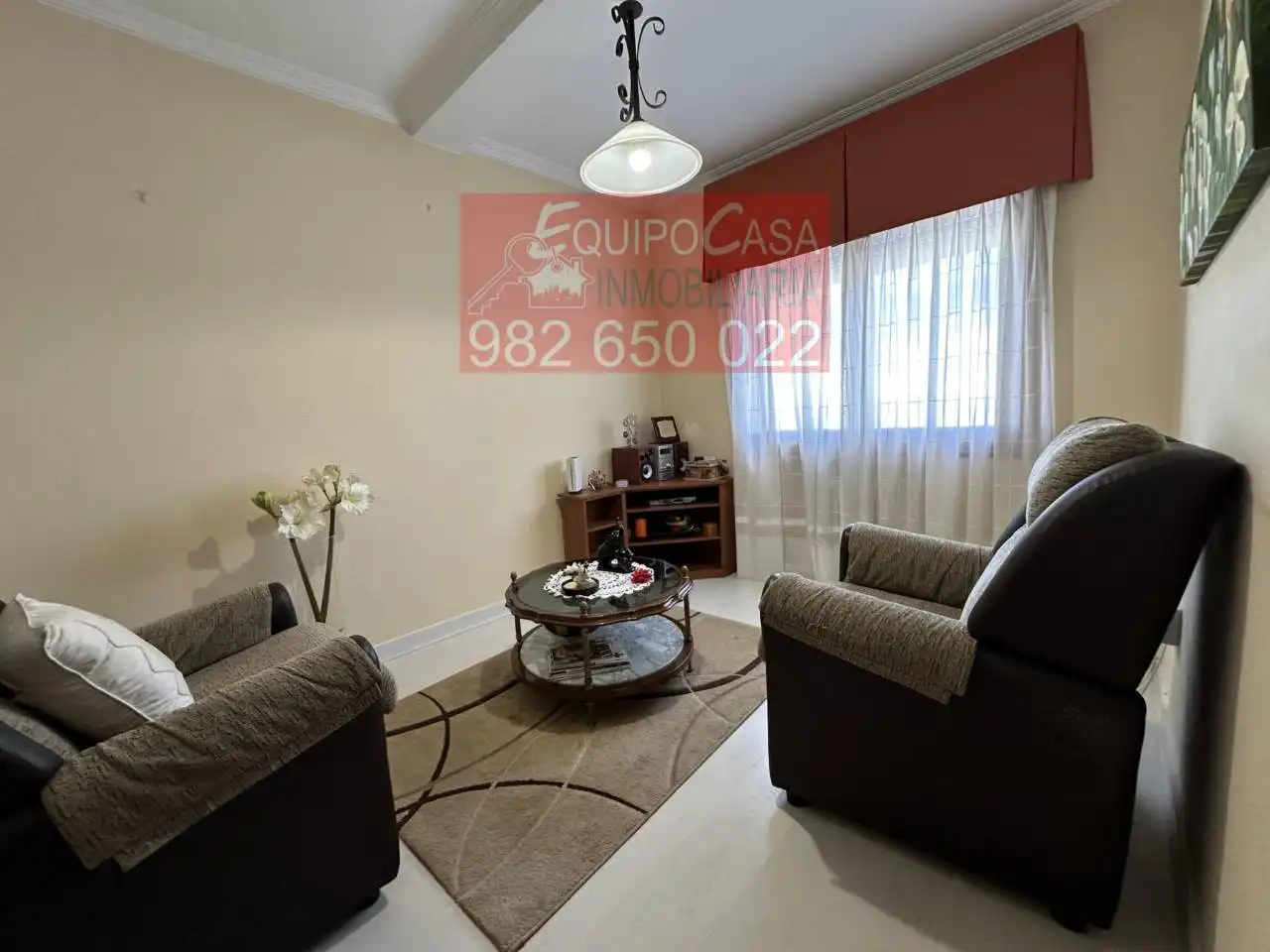 Sala d'estar de Casa o xalet en venda en Lugo amb Calefacció, Jardí privat i Parquet