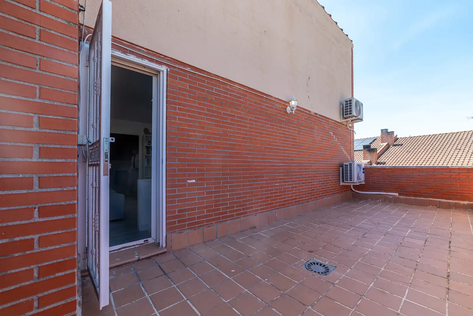 Terrassa de Casa adosada en venda en Móstoles amb Aire condicionat, Calefacció i Jardí privat